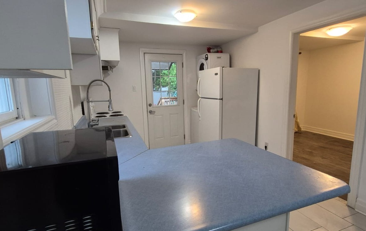 1-Bedroom Main Floor with Parking –Richmond Hill