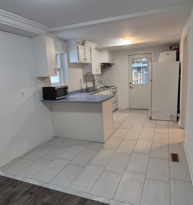1-Bedroom Main Floor with Parking –Richmond Hill