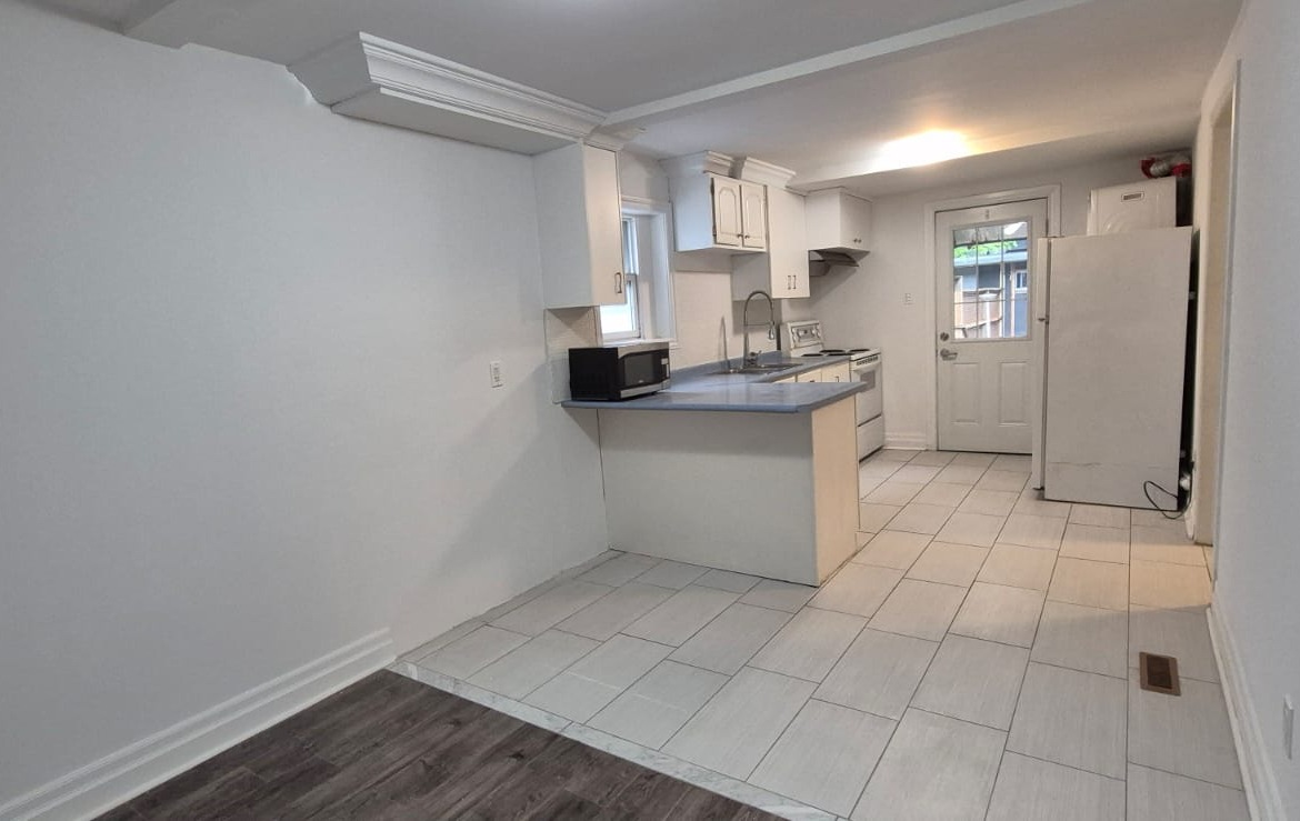 1-Bedroom Main Floor with Parking –Richmond Hill