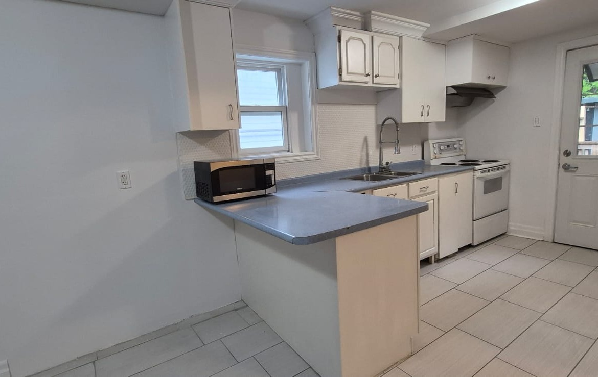 1-Bedroom Main Floor with Parking –Richmond Hill