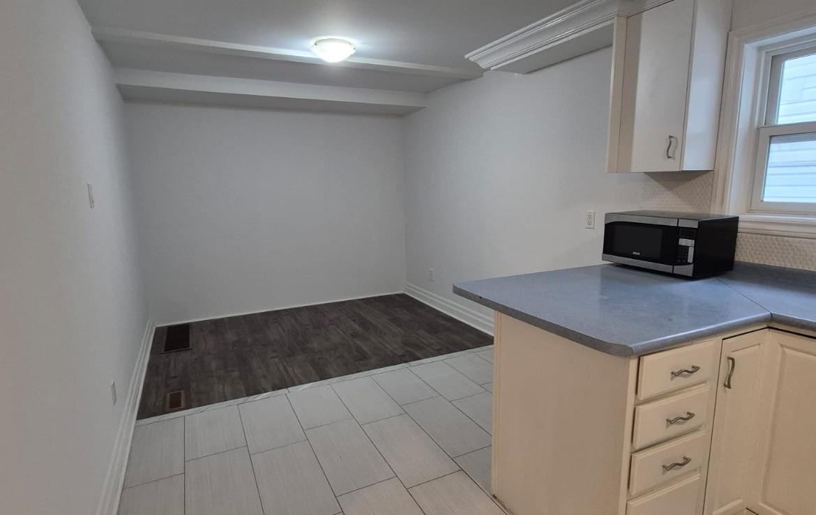 1-Bedroom Main Floor with Parking –Richmond Hill