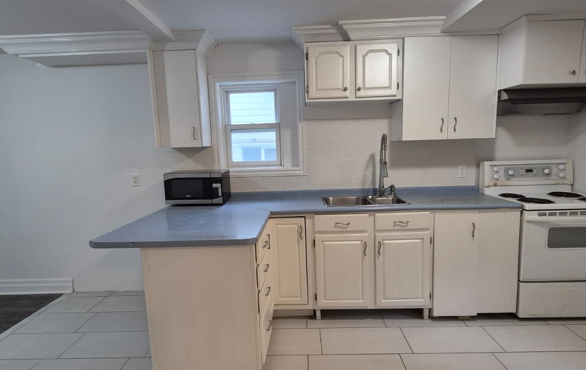 1-Bedroom Main Floor with Parking –Richmond Hill
