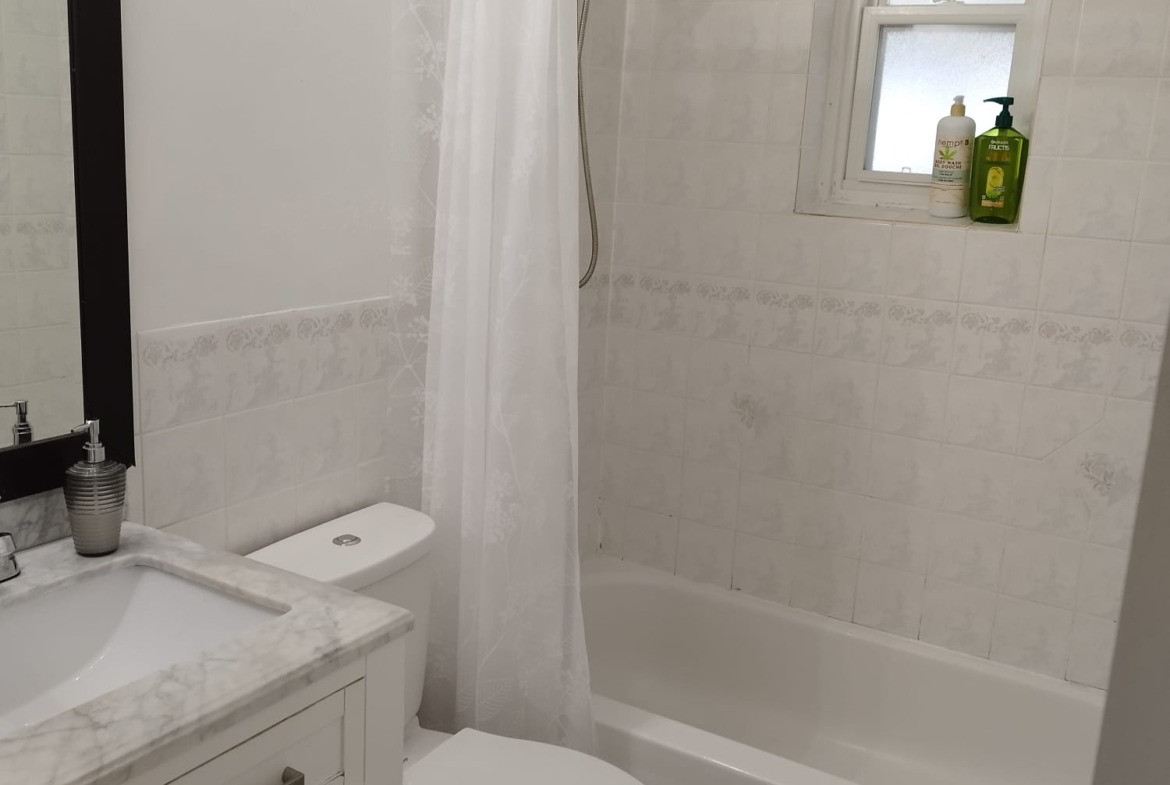 Spacious 5-Bedroom Entire Semi-Detached Home for Rent – Richmond Hill