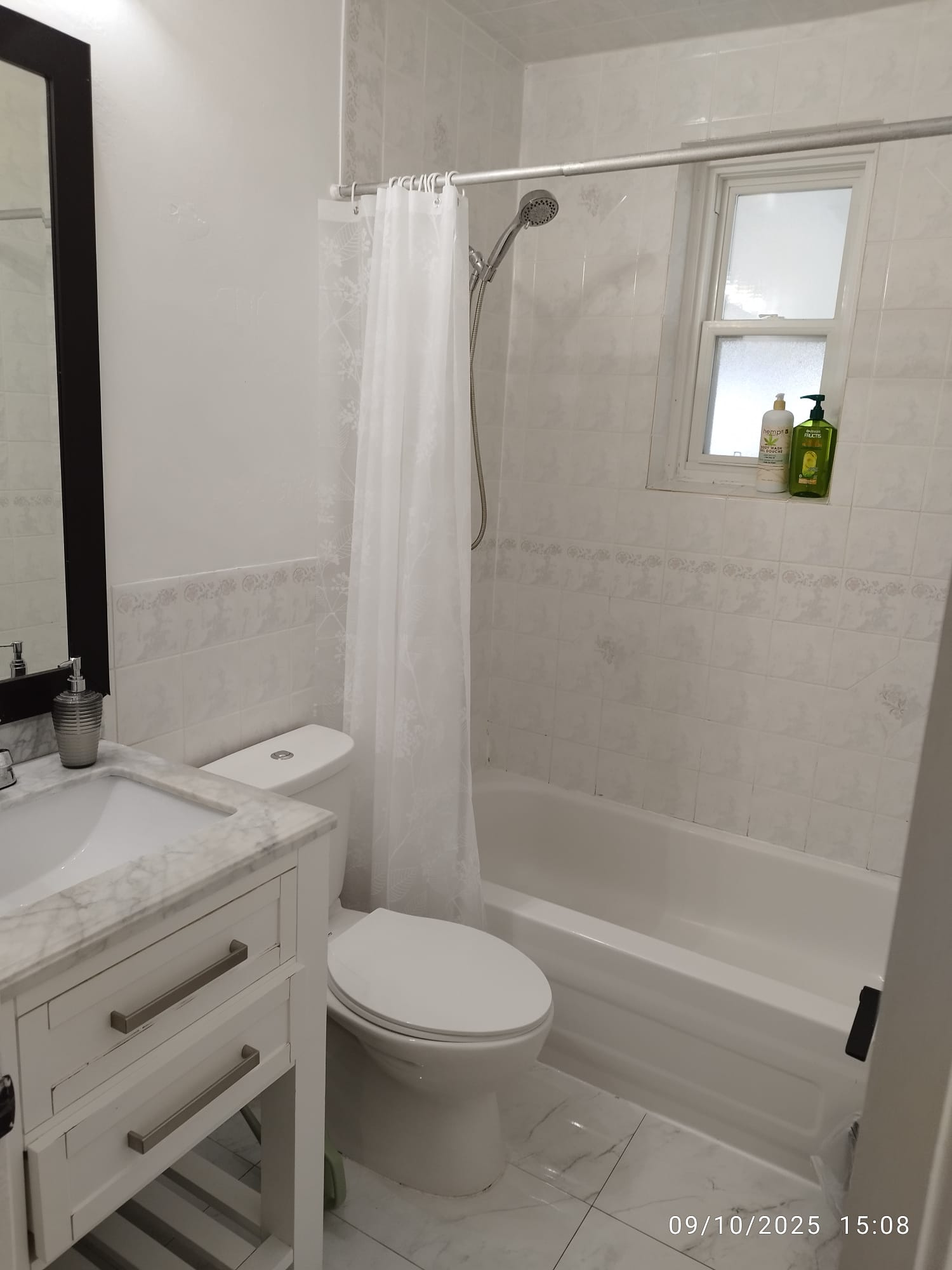 IMG-20250928-WA0066 Spacious 5-Bedroom Entire Semi-Detached Home for Rent – Richmond Hill