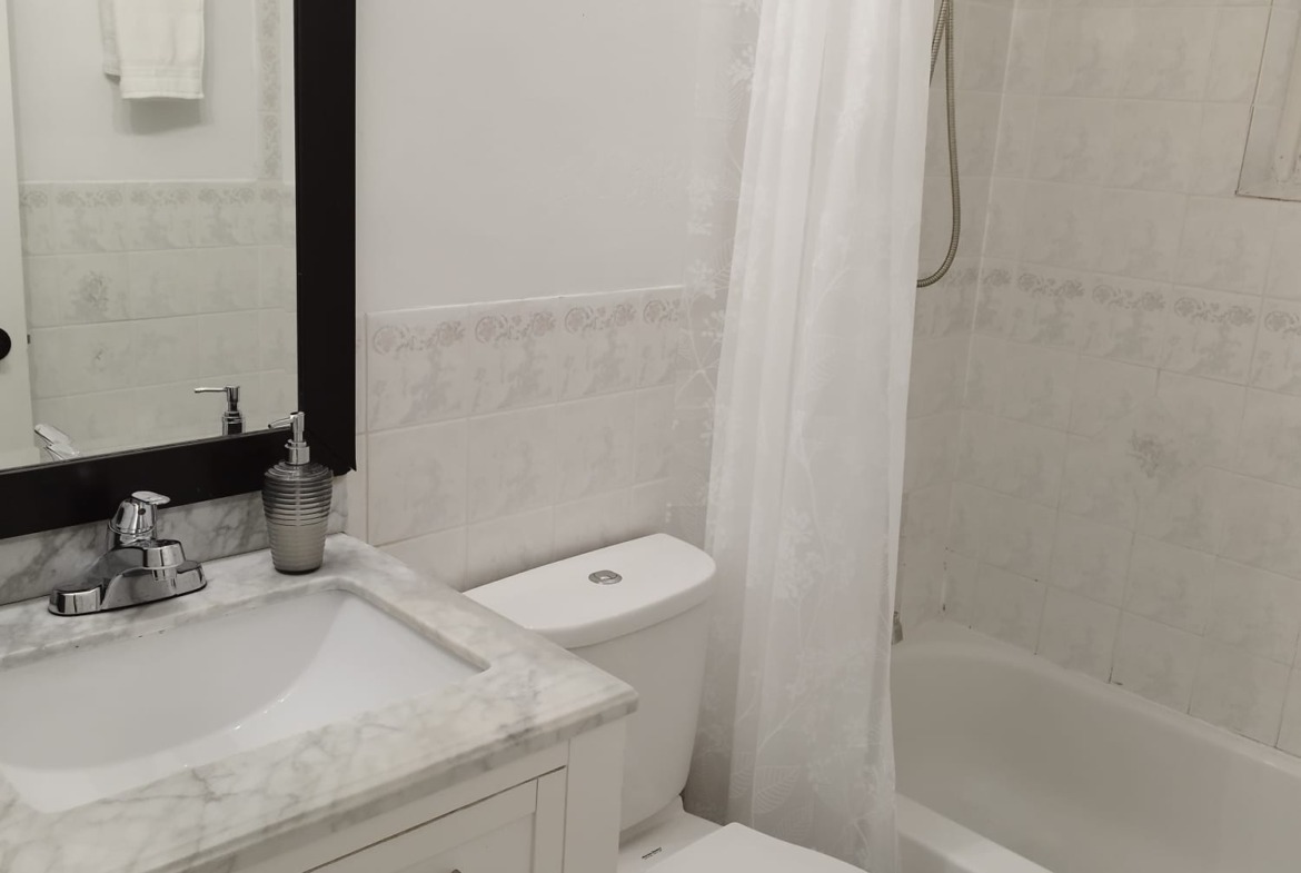 Spacious 5-Bedroom Entire Semi-Detached Home for Rent – Richmond Hill
