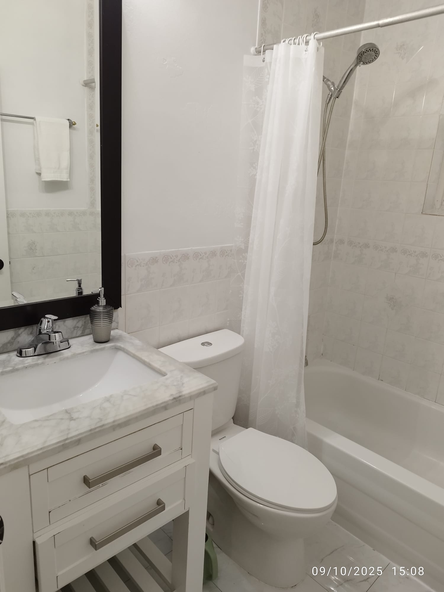 IMG-20250928-WA0070 Spacious 5-Bedroom Entire Semi-Detached Home for Rent – Richmond Hill
