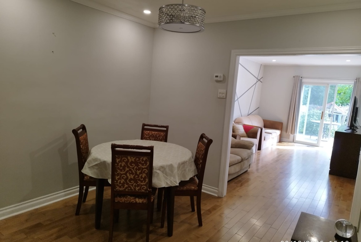 Spacious 5-Bedroom Entire Semi-Detached Home for Rent – Richmond Hill