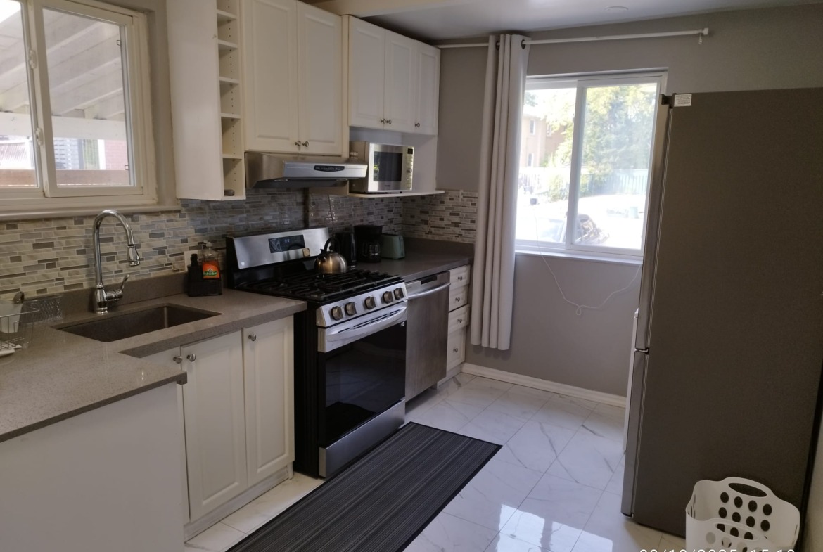 Spacious 5-Bedroom Entire Semi-Detached Home for Rent – Richmond Hill