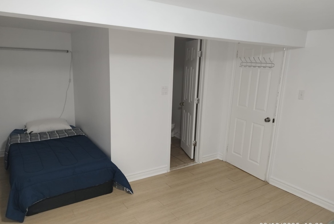Spacious 5-Bedroom Entire Semi-Detached Home for Rent – Richmond Hill