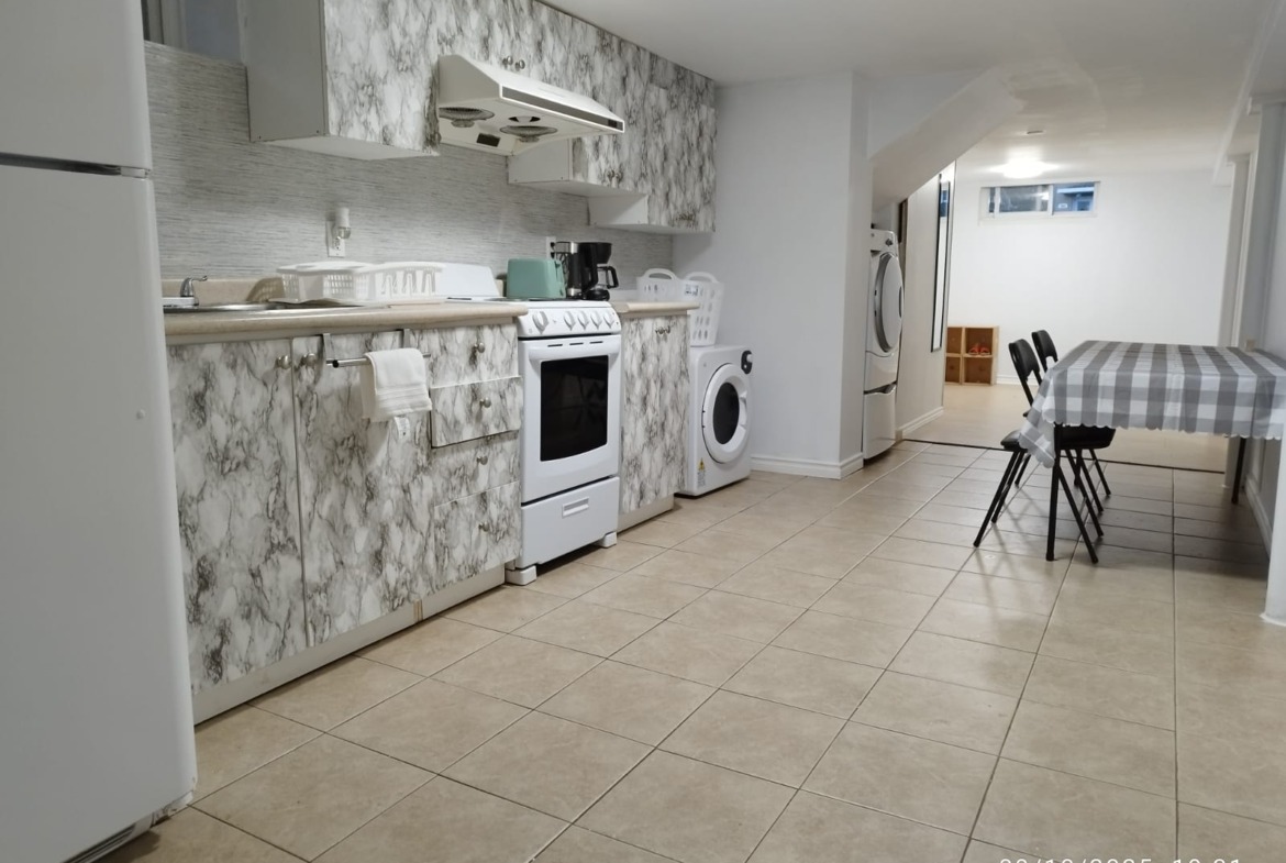 Spacious 5-Bedroom Entire Semi-Detached Home for Rent – Richmond Hill