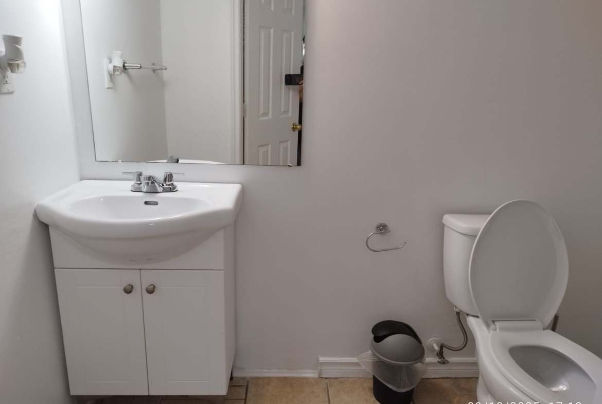 Spacious 5-Bedroom Entire Semi-Detached Home for Rent – Richmond Hill