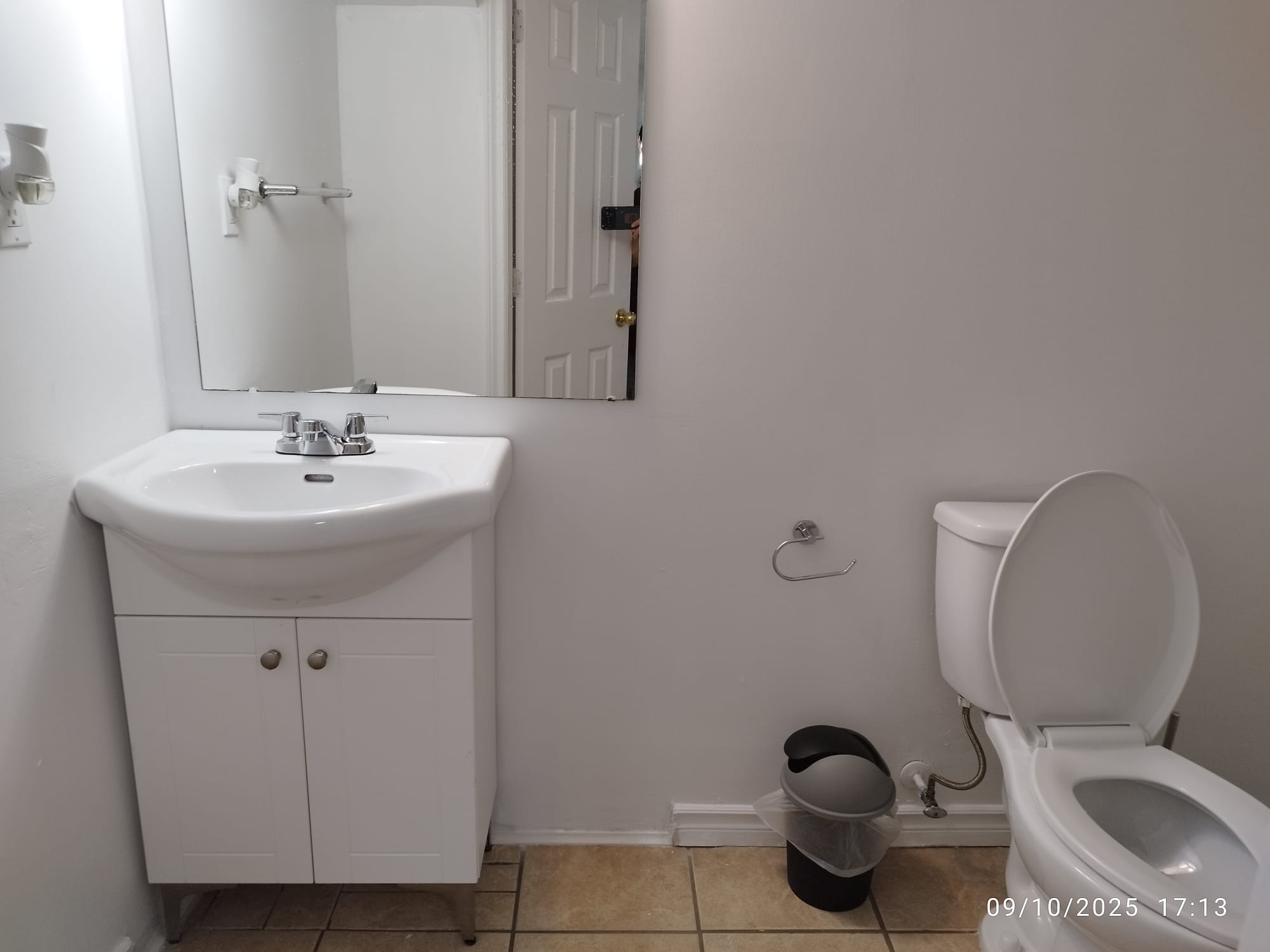 IMG-20250928-WA0083 Spacious 5-Bedroom Entire Semi-Detached Home for Rent – Richmond Hill