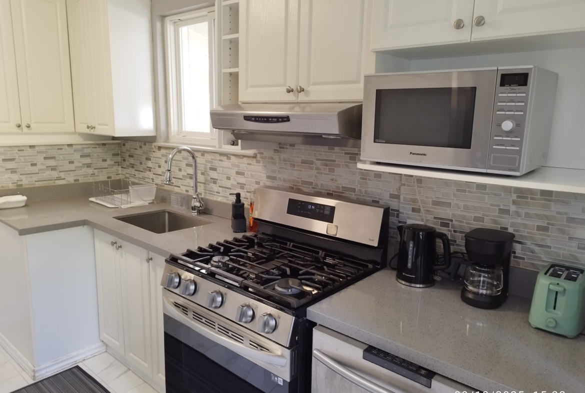 Spacious 5-Bedroom Entire Semi-Detached Home for Rent – Richmond Hill