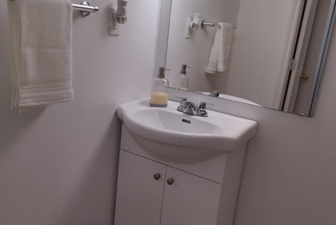 Spacious 5-Bedroom Entire Semi-Detached Home for Rent – Richmond Hill