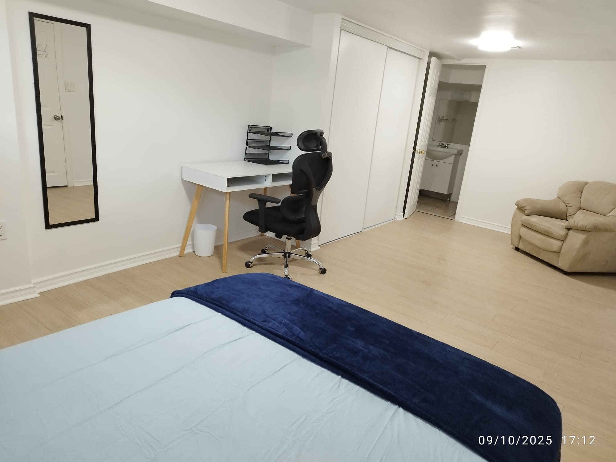 IMG-20250928-WA0091 Spacious 5-Bedroom Entire Semi-Detached Home for Rent – Richmond Hill