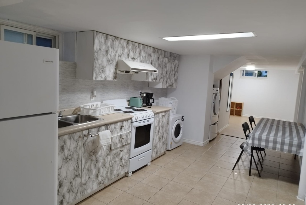 Spacious 5-Bedroom Entire Semi-Detached Home for Rent – Richmond Hill