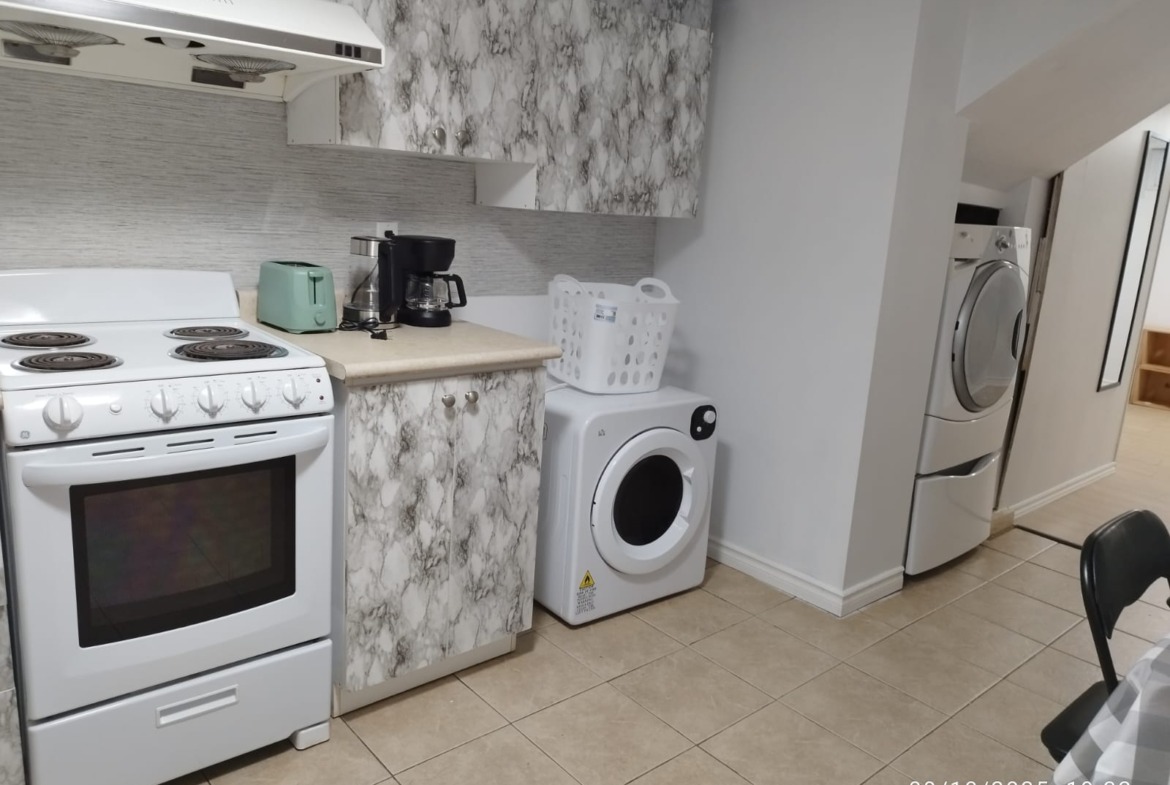 Spacious 5-Bedroom Entire Semi-Detached Home for Rent – Richmond Hill
