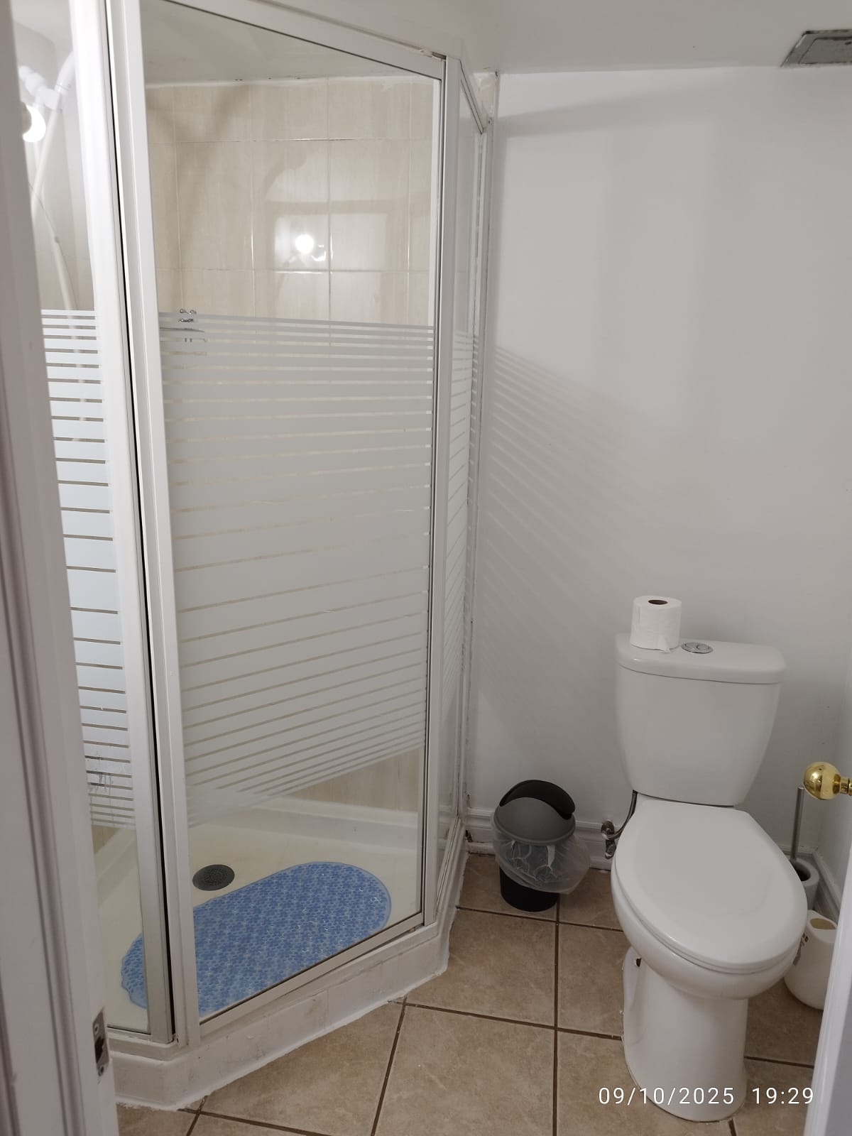 IMG-20250928-WA0097 Spacious 5-Bedroom Entire Semi-Detached Home for Rent – Richmond Hill