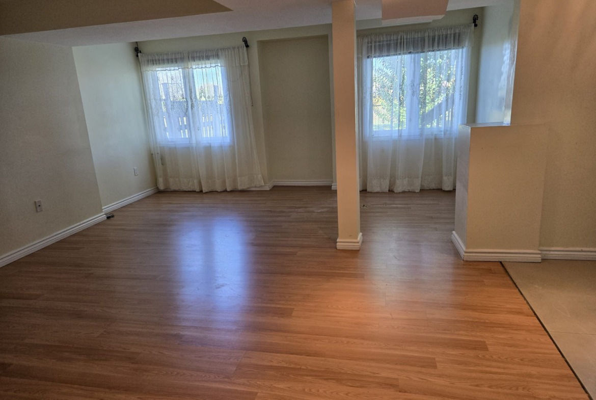 1-Bedroom Walkout Basement with Parking – Pico Crescent, Thornhill