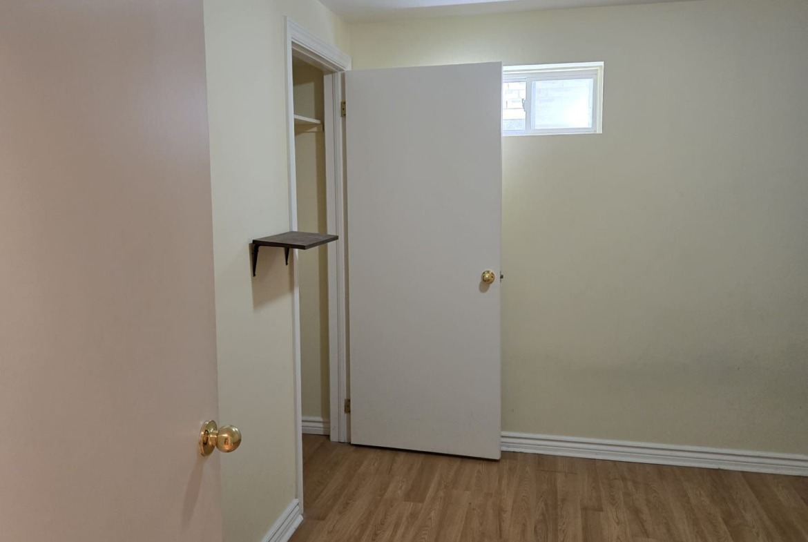 1-Bedroom Walkout Basement with Parking – Pico Crescent, Thornhill