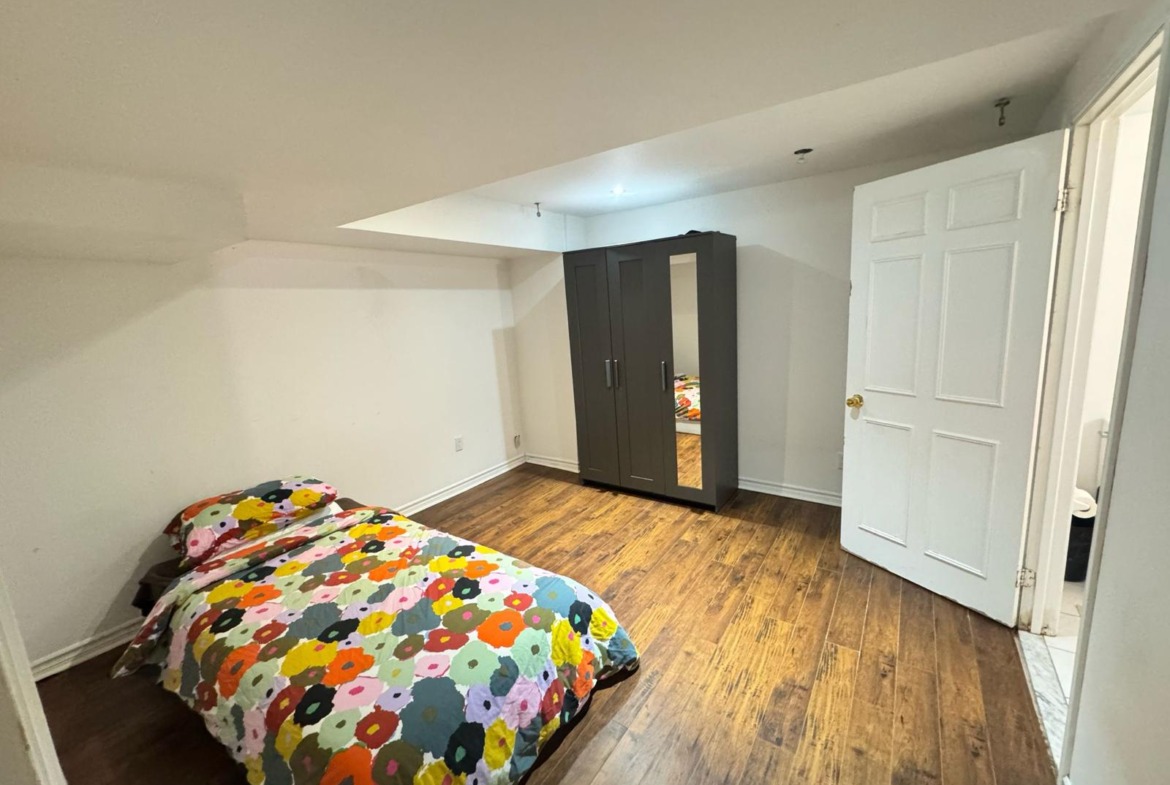 2-Bedroom Basement Apartment with Parking – Thornhill