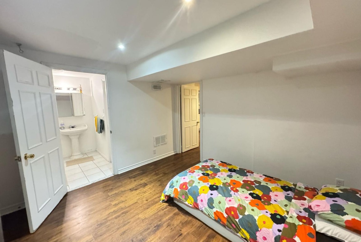 2-Bedroom Basement Apartment with Parking – Thornhill