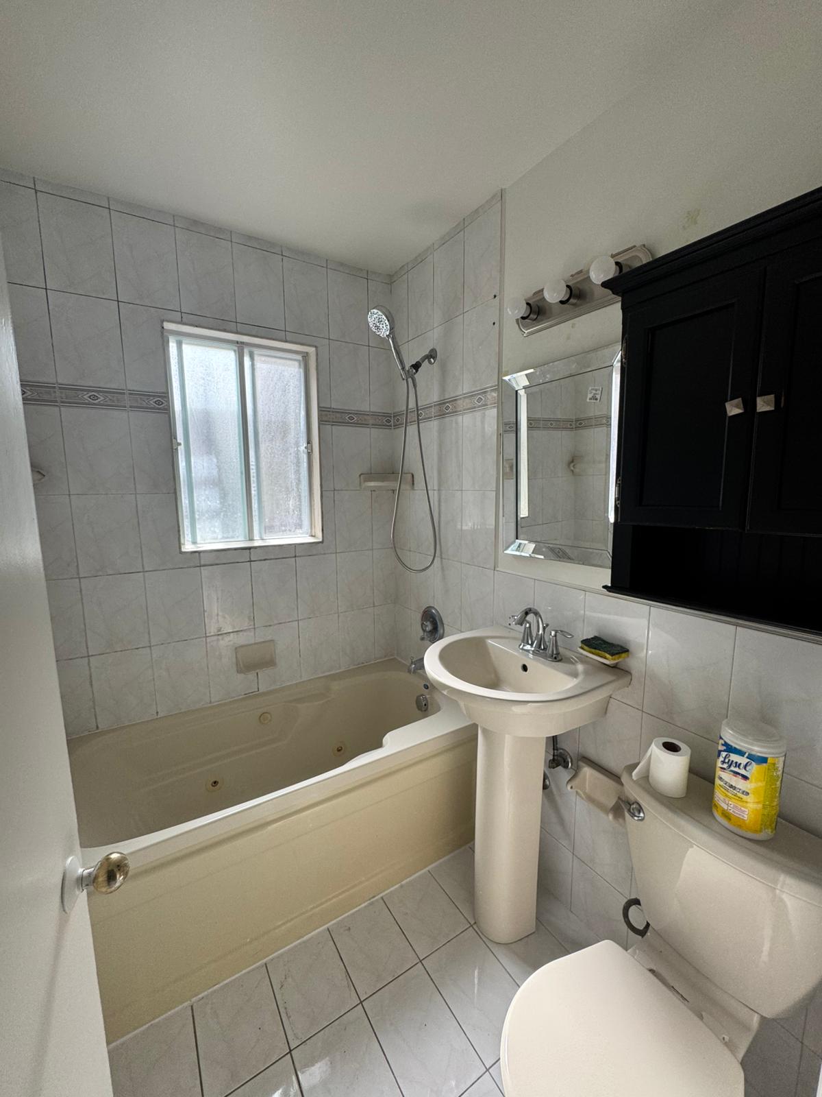 IMG-20251022-WA0001 Fully Renovated 4-Bedroom Townhouse for Rent – North York