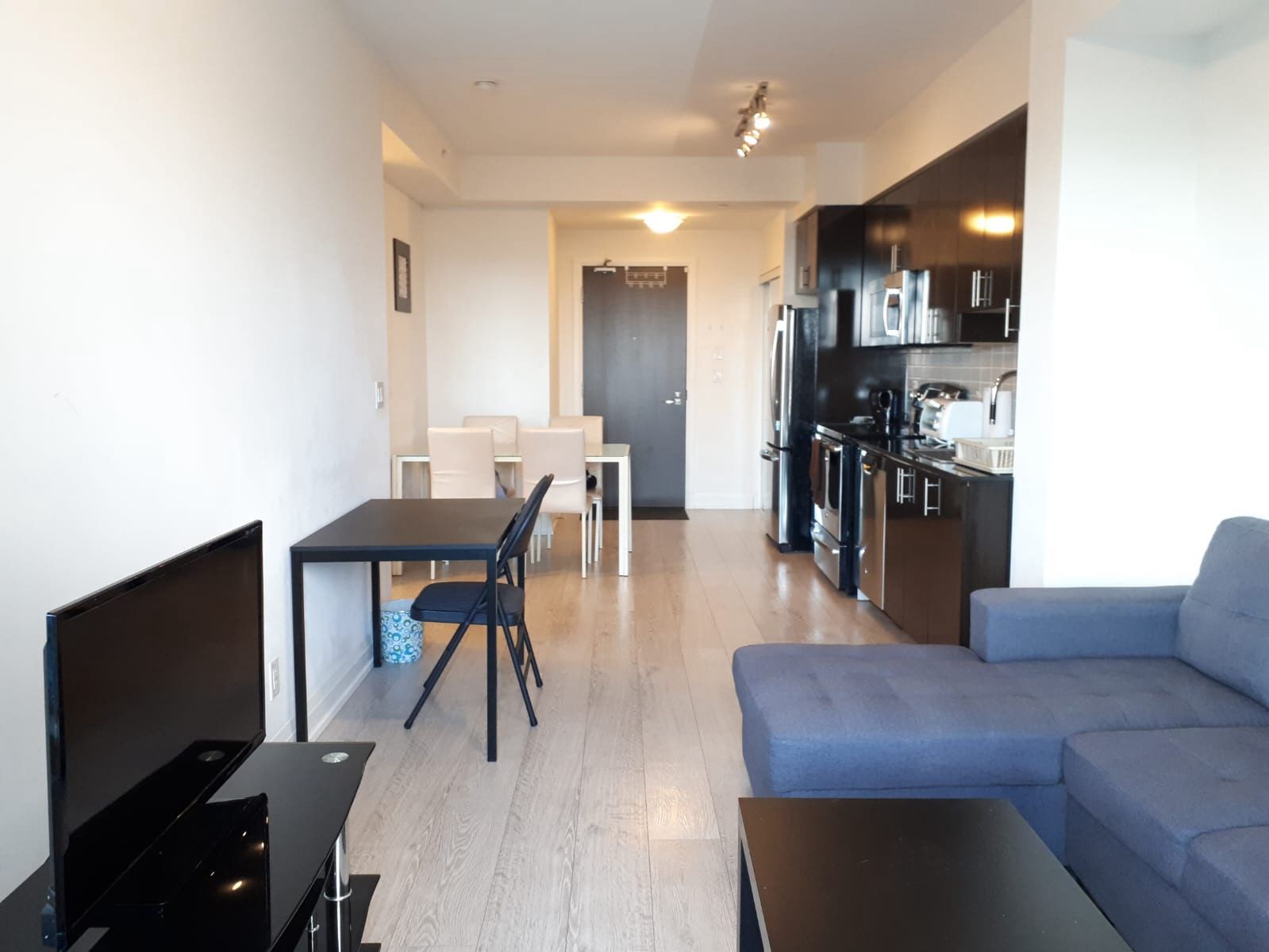 WhatsApp Image 2025-07-21 at 11.38.00_71bd9988 1-Bedroom Condo with Parking – World on Yonge, Thornhill