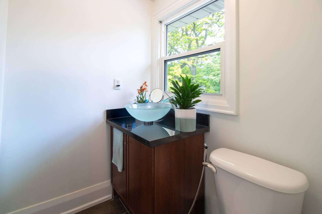 2-Bedroom Main Floor Apartment for Rent – Thornhill