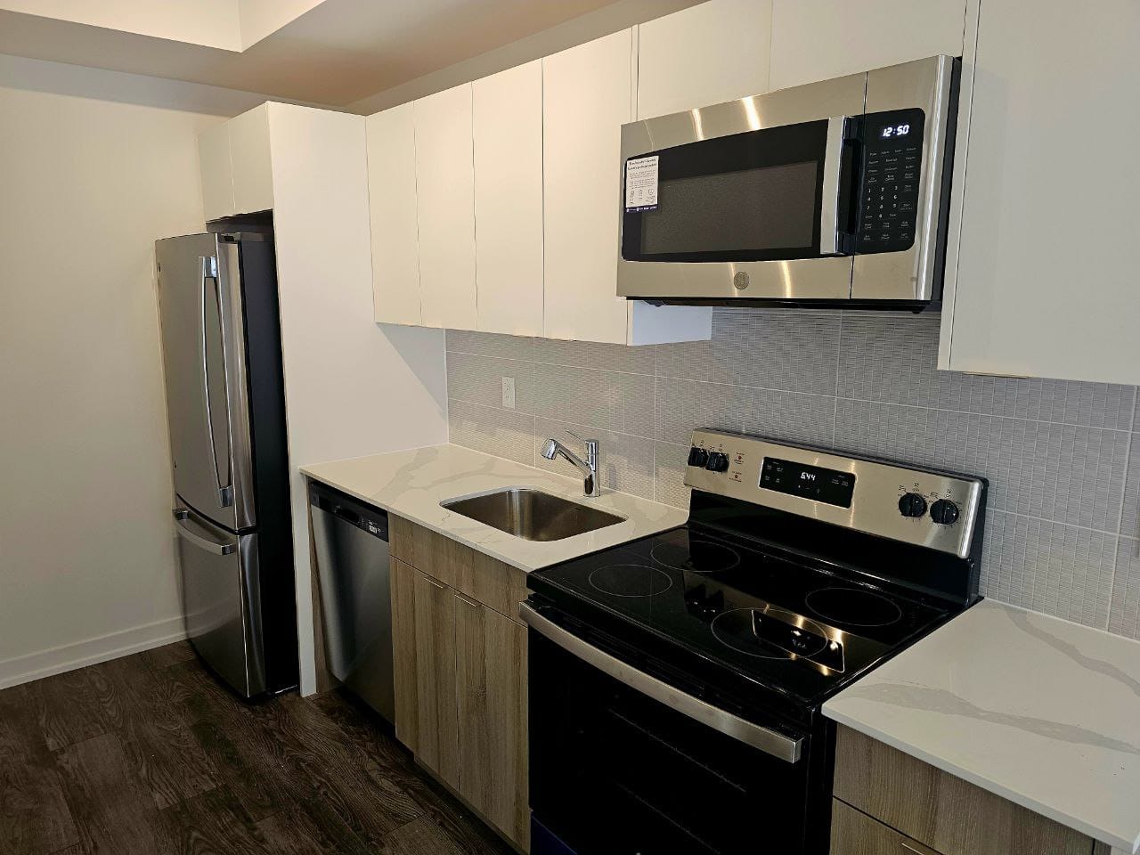 WhatsApp Image 2026-09-03 at 22.34.40 (7) 2-Bedroom Townhouse for Rent – North York
