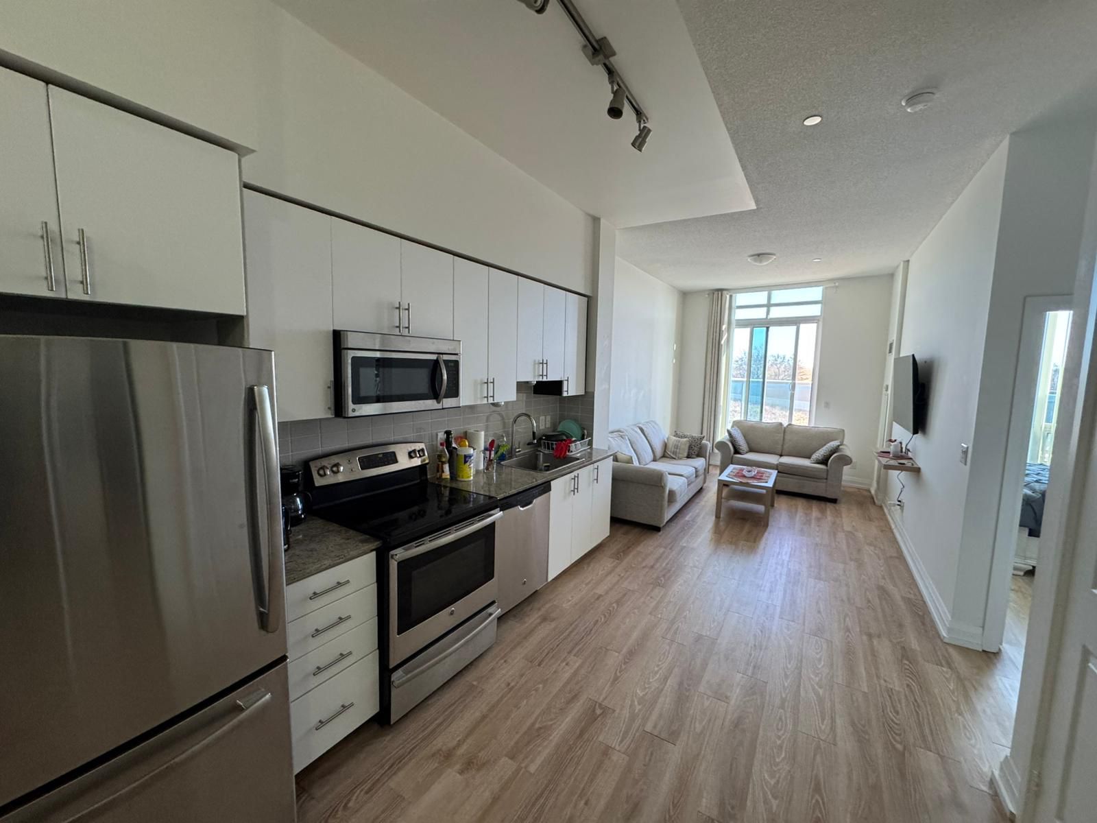 Fully Furnished 1+1 Bedroom Condo for Rent – World on Yonge, Thornhill