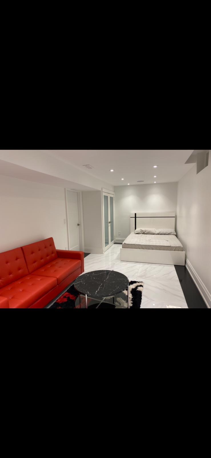 Fully Furnished Bachelor Basement for Rent – Leslie & Davis, Newmarket