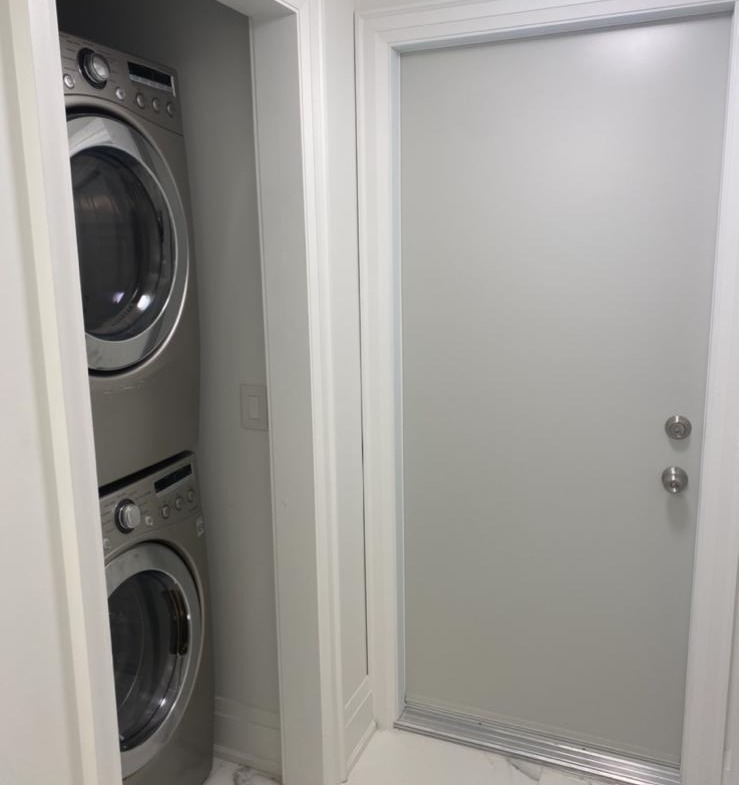 Fully Furnished Bachelor Basement for Rent – Leslie & Davis, Newmarket