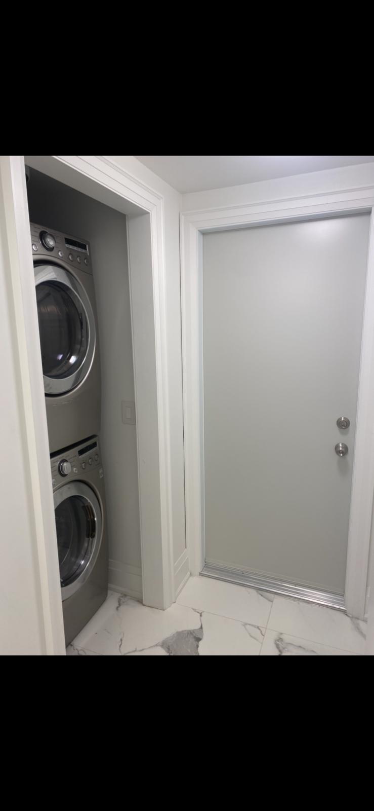 Fully Furnished Bachelor Basement for Rent – Leslie & Davis, Newmarket