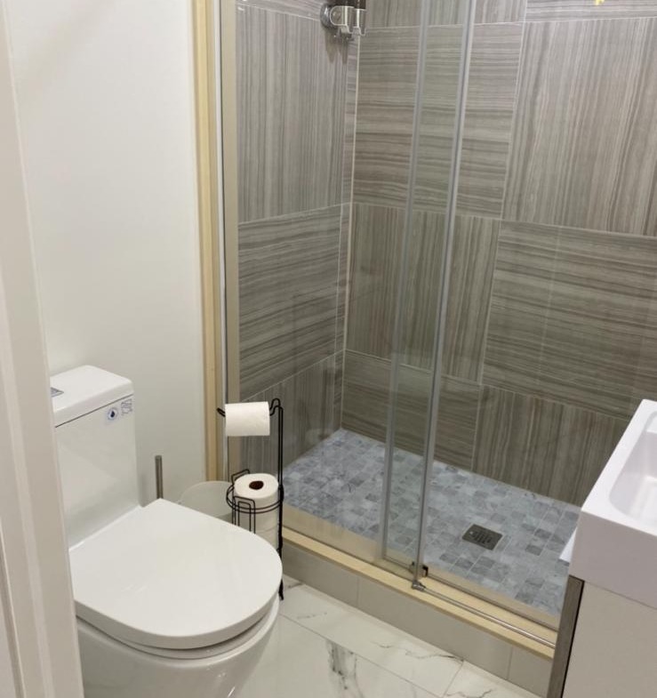 Fully Furnished Bachelor Basement for Rent – Leslie & Davis, Newmarket