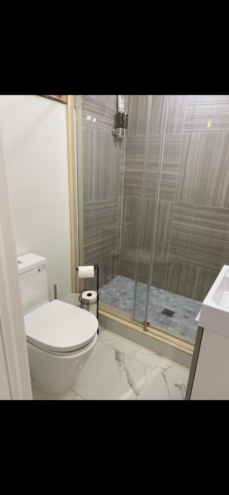 Fully Furnished Bachelor Basement for Rent – Leslie & Davis, Newmarket